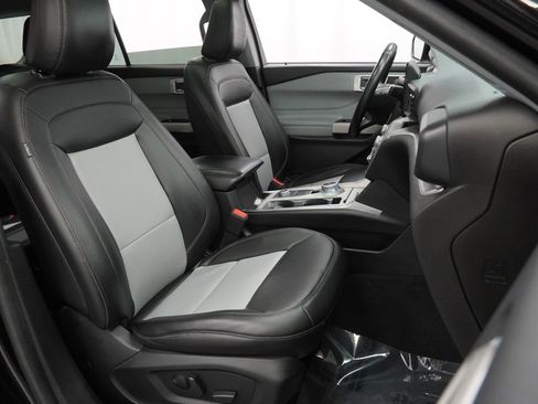 Used 2022 Ford Explorer XLT w/ Equipment Group 202A image 51