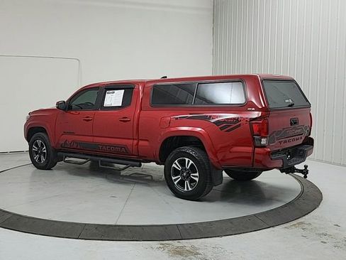 Used 2018 Toyota Tacoma TRD Sport image 5