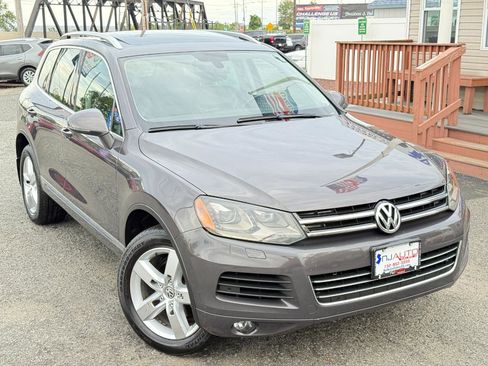 Used 2012 Volkswagen Touareg VR6 image 2