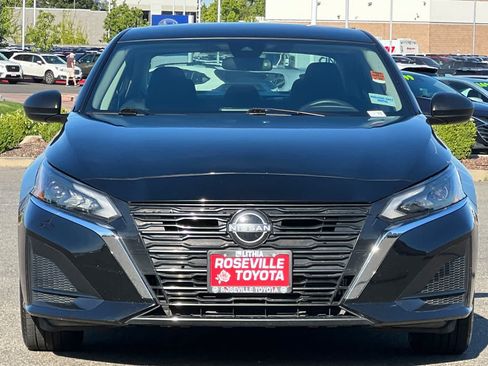 Used 2025 Nissan Altima 2.5 SV FWD image 10