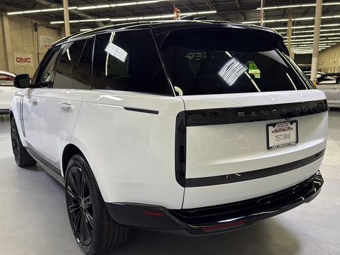 Used 2024 Land Rover Range Rover SE AWD/4WD image 9