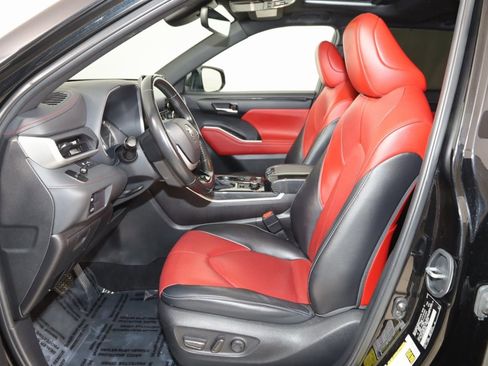 Used 2022 Toyota Highlander XSE image 11
