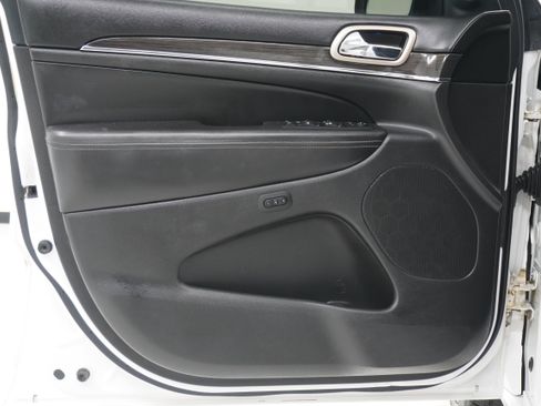 Used 2017 Jeep Grand Cherokee Overland RWD image 14
