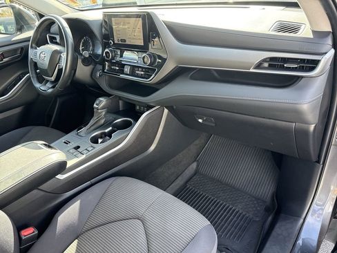 Used 2023 Toyota Highlander LE image 29