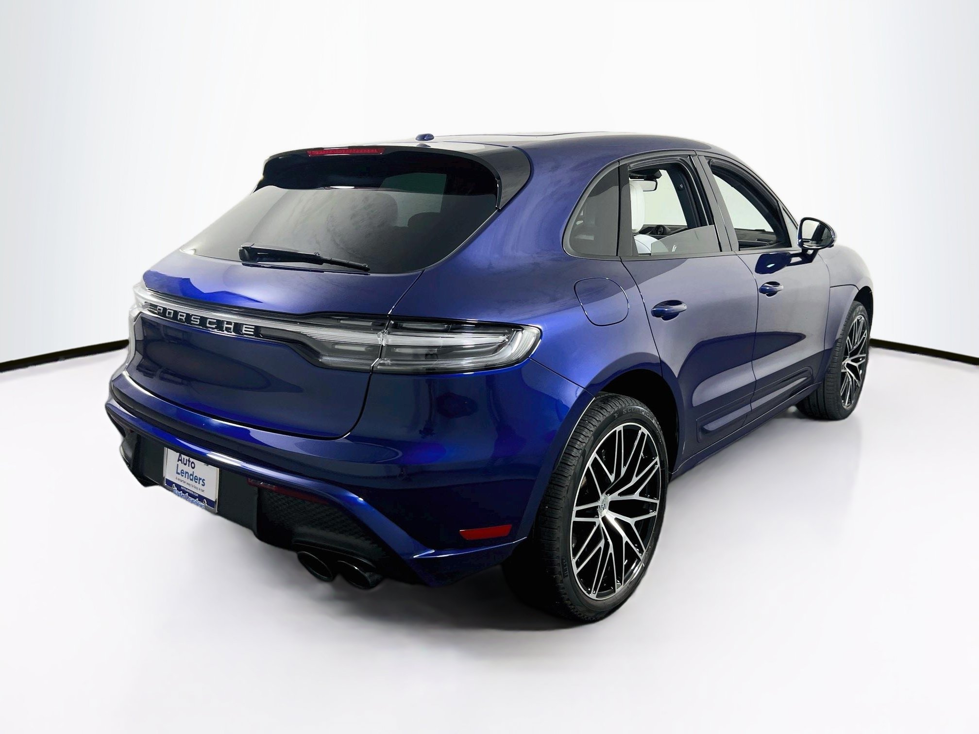 Used 2025 Porsche Macan w/ Premium Package Plus AWD/4WD image 5