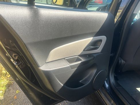 Used 2013 Chevrolet Cruze LS image 18