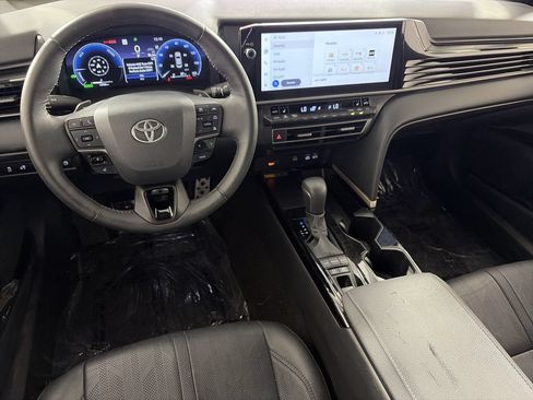 Used 2025 Toyota Camry XSE FWD image 19