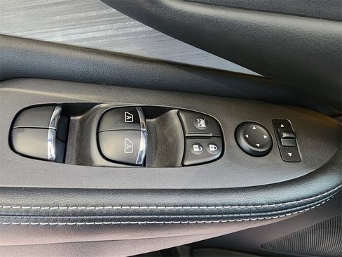 Used 2018 Nissan Murano SL w/ Midnight Edition Package image 15