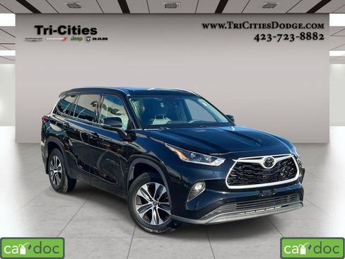 Used 2021 Toyota Highlander XLE AWD/4WD image 1