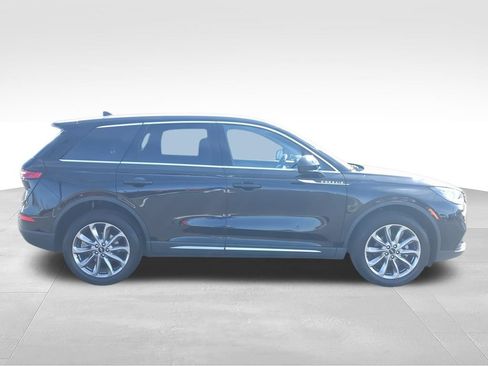 Used 2022 Lincoln Corsair AWD w/ Premium Package image 9
