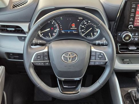 Used 2021 Toyota Highlander XLE FWD image 20