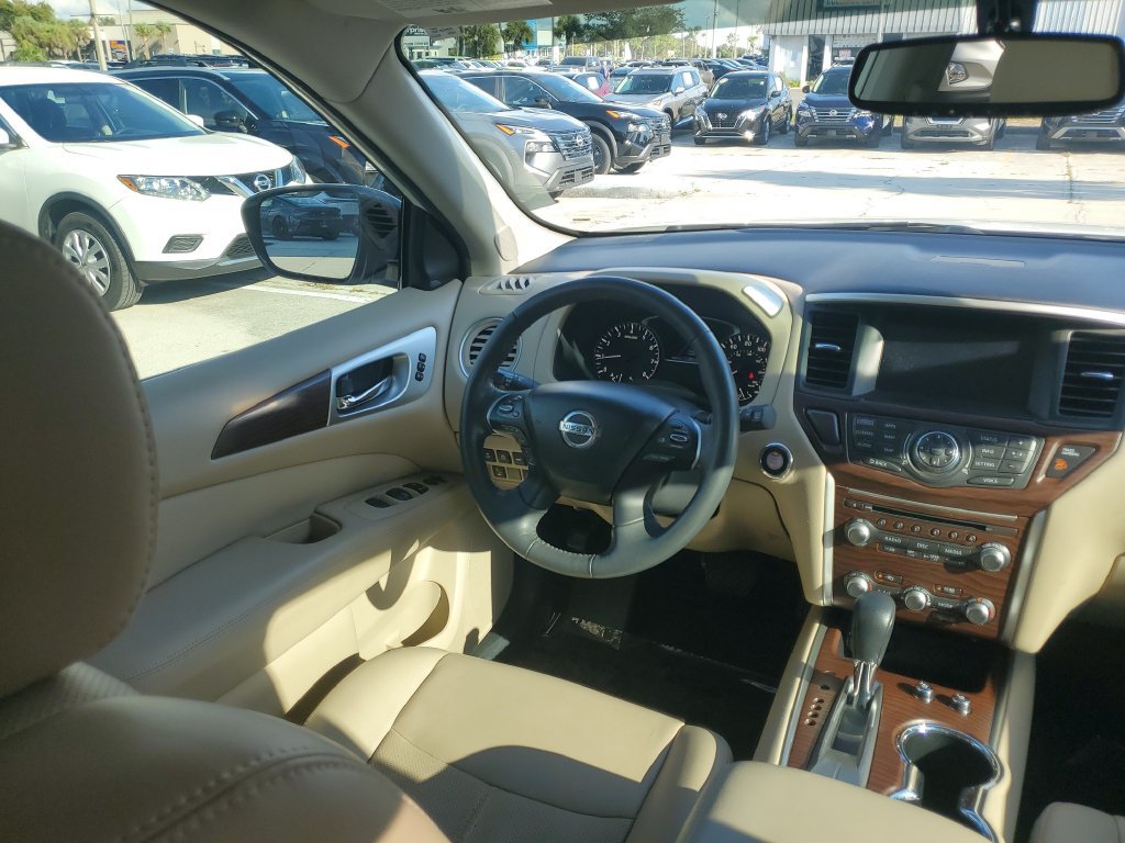 Used 2017 Nissan Pathfinder Platinum FWD image 23