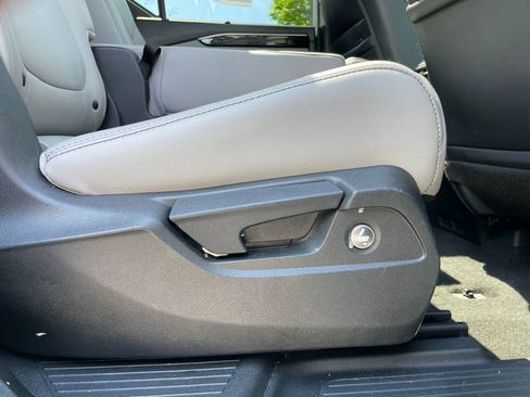 Certified 2025 Honda Pilot Touring image 36