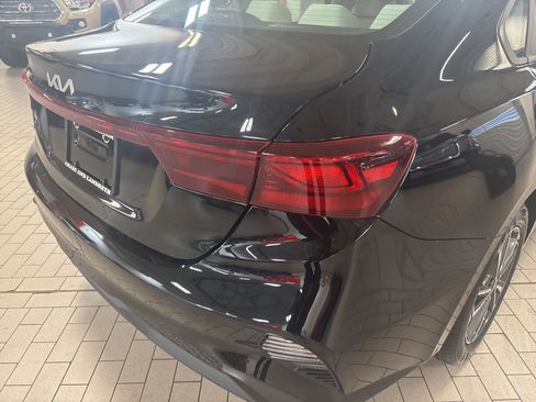 Used 2023 Kia Forte LXS w/ LXS Technology Package image 4