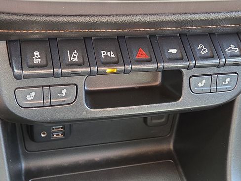 Used 2021 GMC Canyon AT4 w/ Driver Alert Package AWD/4WD image 13