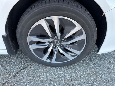 Used 2019 Honda Accord Touring image 12