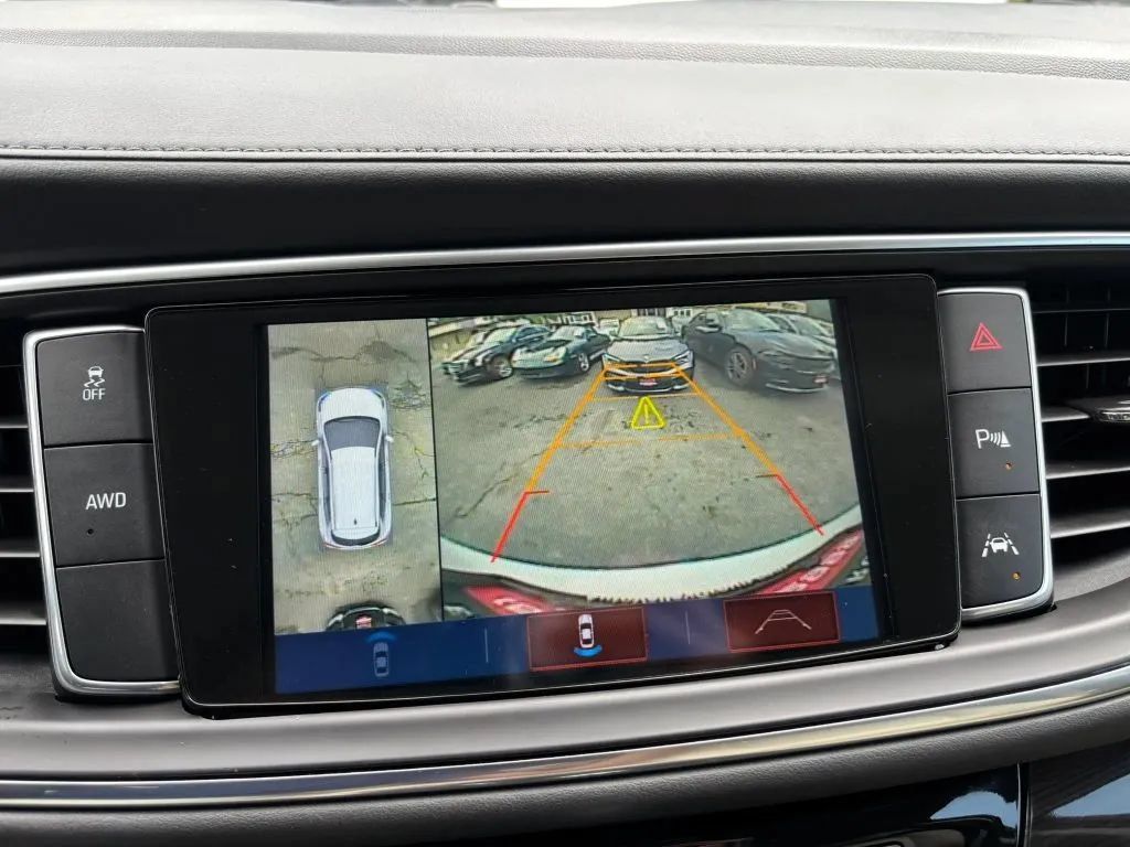Used 2019 Buick Enclave Premium AWD/4WD image 25