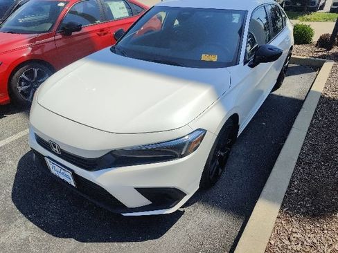 Used 2023 Honda Civic Sport image 8