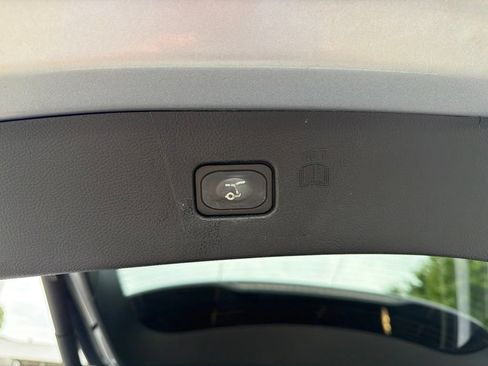 Used 2020 Ford Edge Titanium FWD image 19