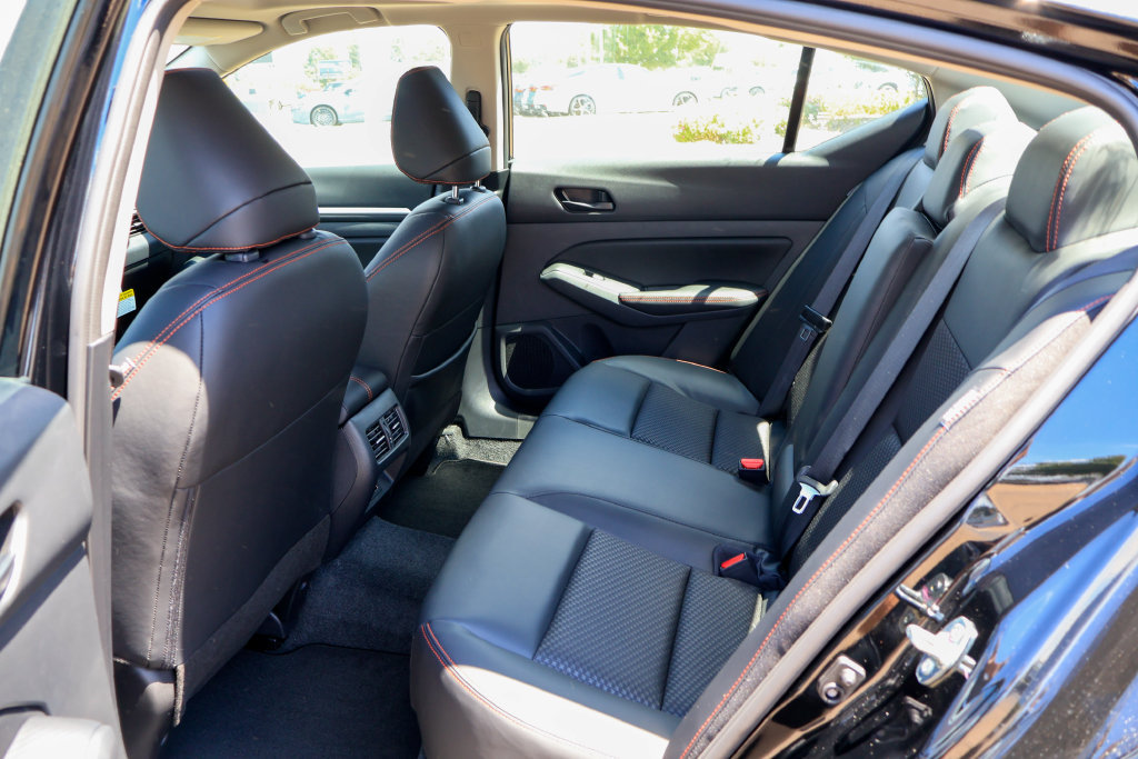 New 2026 Nissan Altima 2.5 SR w/ SR Midnight Edition Package FWD image 8