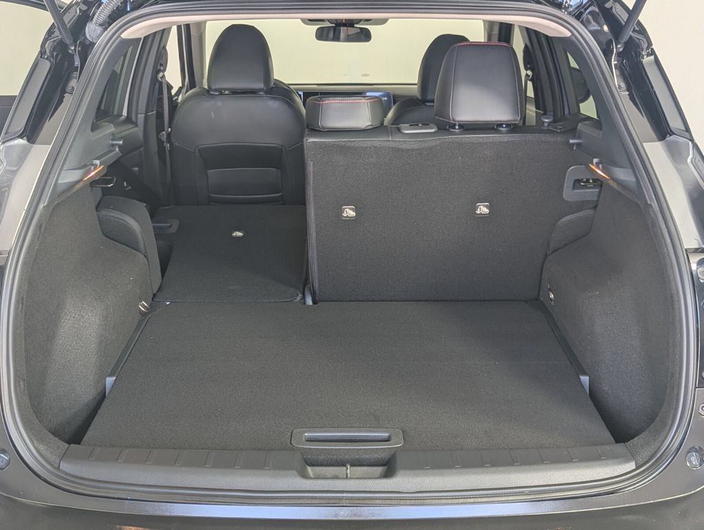 Used 2025 Nissan Kicks SR FWD image 25