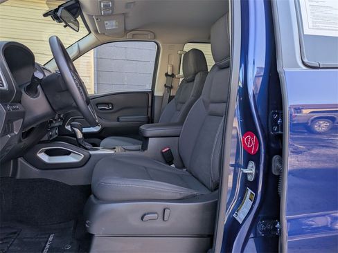 Used 2022 Nissan Frontier SV w/ Technology Package image 12