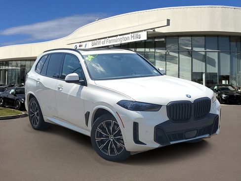 Certified 2024 BMW X5 xDrive40i w/ M Sport Package AWD/4WD image 3