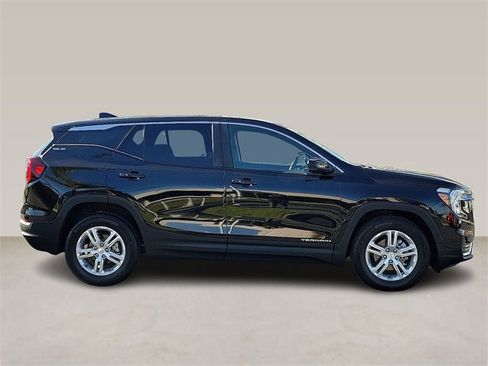 Used 2022 GMC Terrain SLE image 2