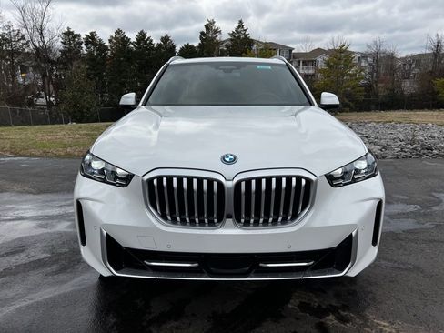 New 2026 BMW X5 xDrive50e image 2