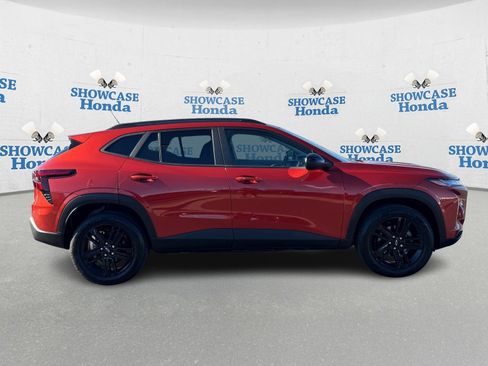 Used 2024 Chevrolet Trax ACTIV w/ Sunroof Package image 8