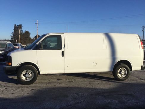 Used 2016 Chevrolet Express 3500 3500 3dr Extended Cargo Van image 3