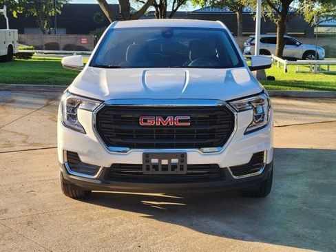 Used 2024 GMC Terrain SLE image 10
