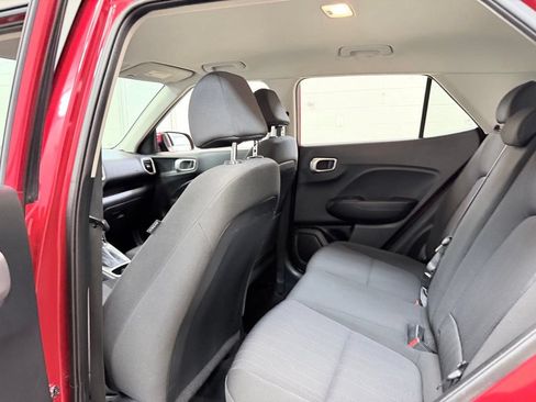 Used 2022 Hyundai Venue SE w/ Cargo Package FWD image 19