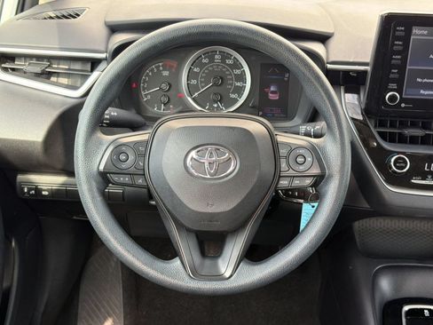 Used 2022 Toyota Corolla LE FWD image 11