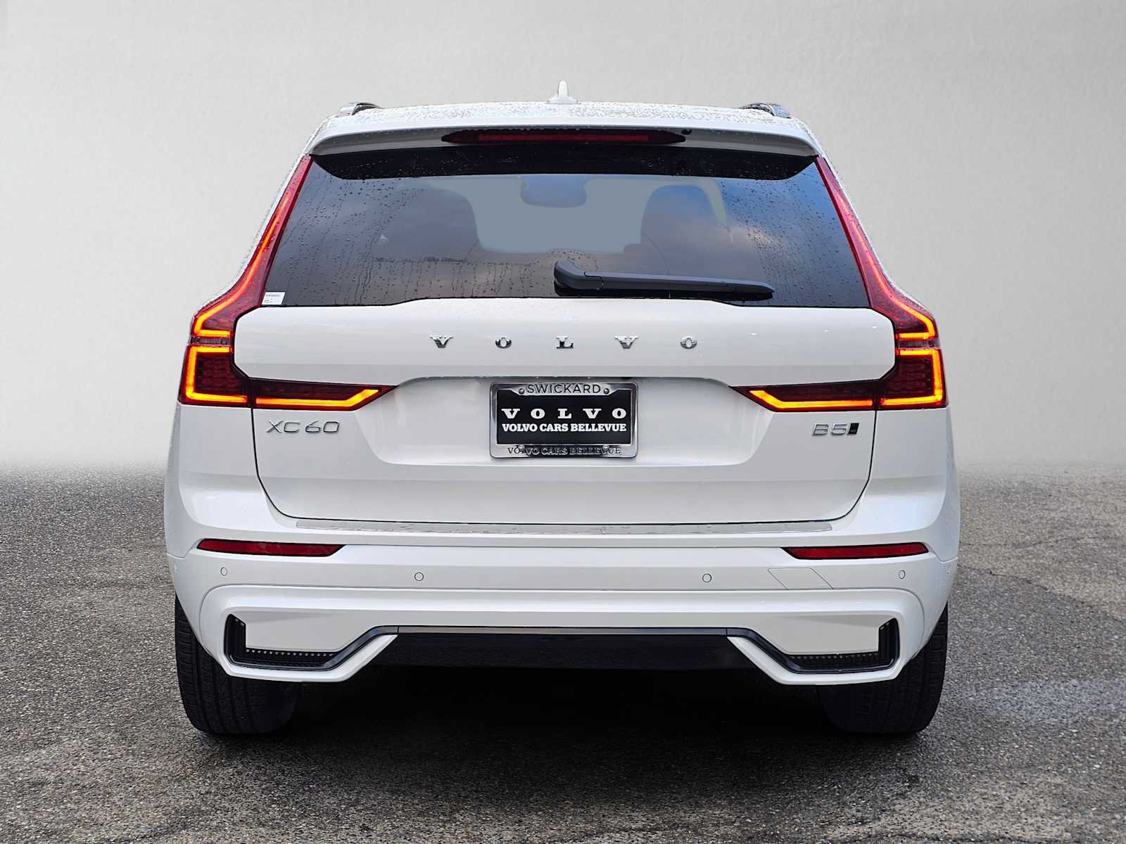 Used 2026 Volvo XC60 B5 Plus w/ Climate Package AWD/4WD image 4