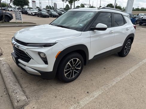 Used 2025 Chevrolet TrailBlazer LT w/ Convenience Package FWD image 1