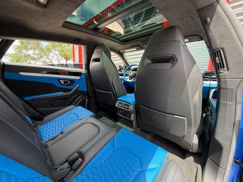 Used 2020 Lamborghini Urus AWD/4WD image 23