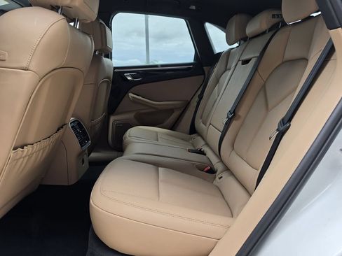 Used 2026 Porsche Macan AWD/4WD image 17