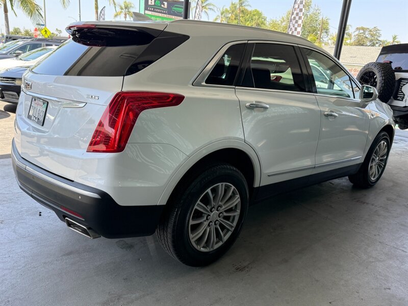 Used 2017 Cadillac XT5 Luxury w/ Driver Awareness Package FWD image 9