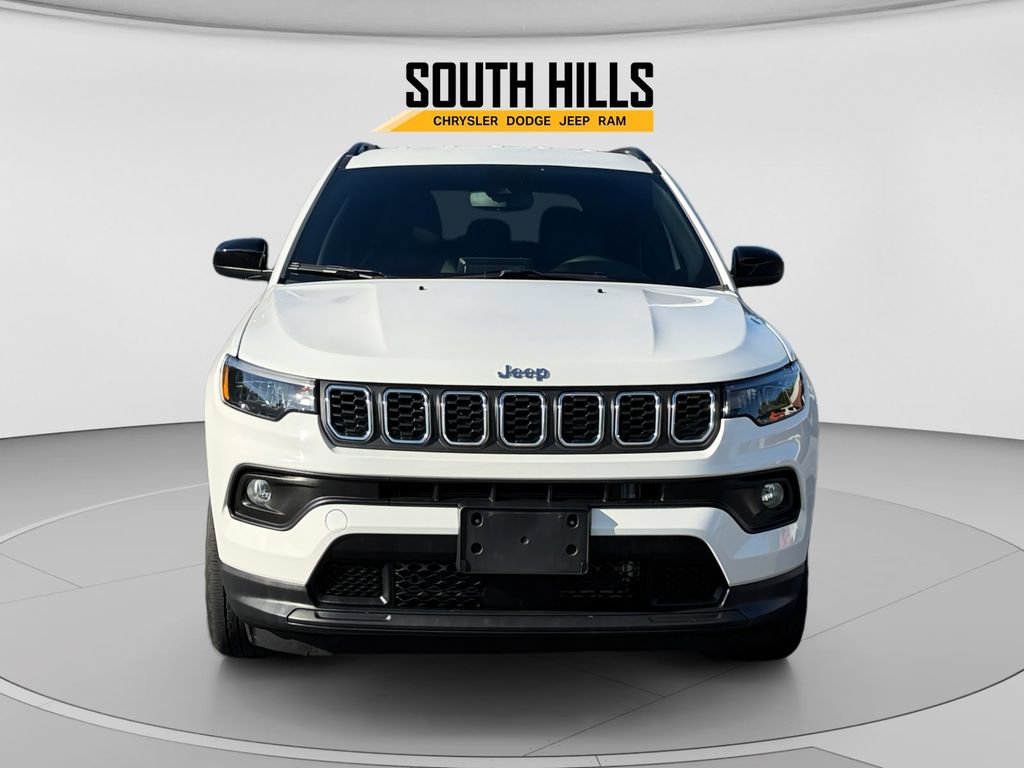 Used 2025 Jeep Compass Latitude AWD/4WD image 8