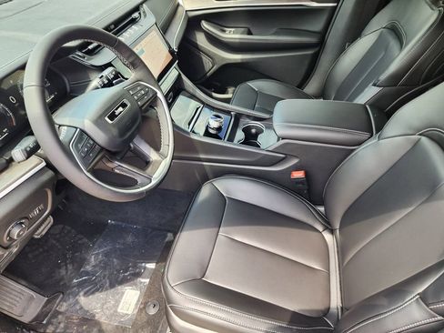 New 2026 Jeep Grand Cherokee Limited RWD image 8