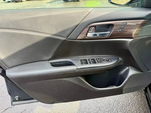 Used 2017 Honda Accord EX-L image 13