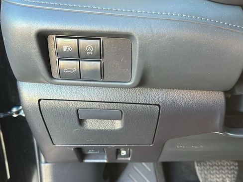 Used 2023 Toyota Highlander L image 21