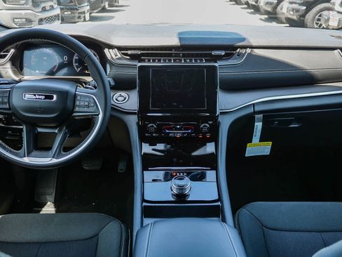 New 2026 Jeep Grand Cherokee Laredo AWD/4WD image 12