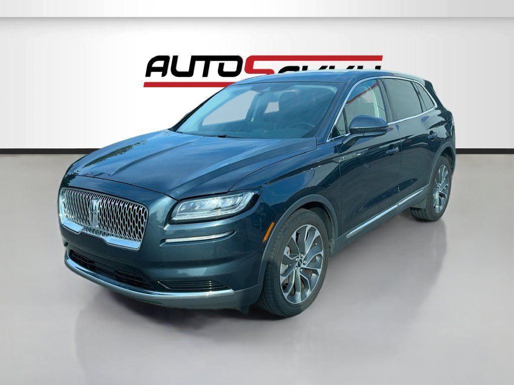 Used 2023 Lincoln Nautilus Reserve AWD/4WD image 3