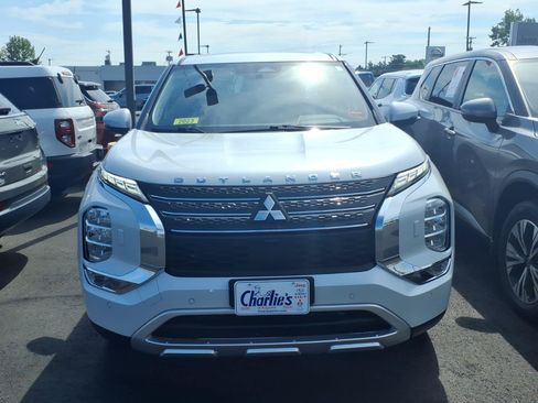 Used 2023 Mitsubishi Outlander SE AWD/4WD image 2