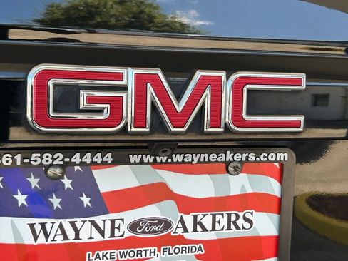 Used 2017 GMC Yukon XL SLT w/ Premium Edition AWD/4WD image 23