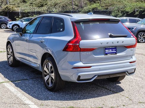 New 2025 Volvo XC60 T8 Core w/ Climate Package image 8