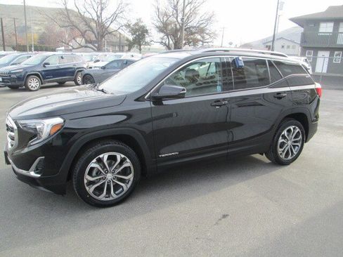 Used 2021 GMC Terrain SLT w/ Infotainment Package II image 3