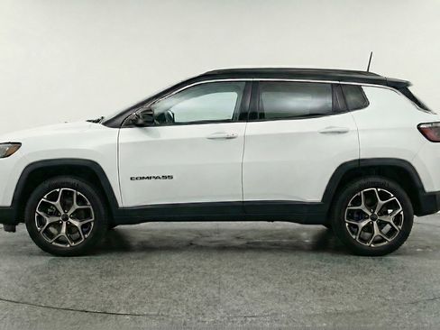 Used 2025 Jeep Compass Limited image 5